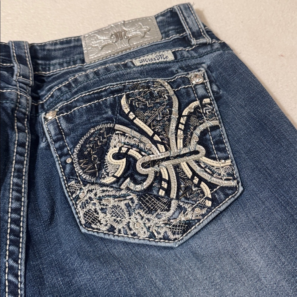 Miss Me Fleur De Lis Bootcut Jeans Med Wash Rhinestone Pockets 30 - Picture 7 of 11